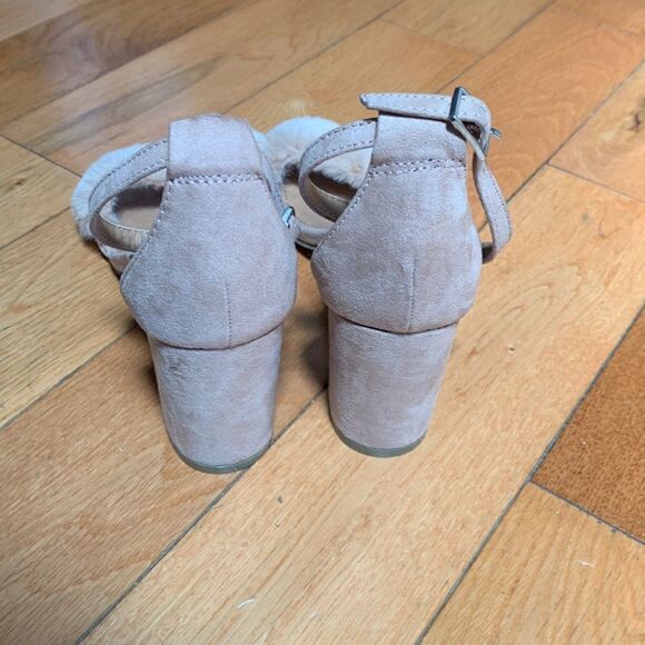 Report EUC pink/nude fuzzy peep toe high heel sandals Size 6 - Picture 5 of 7